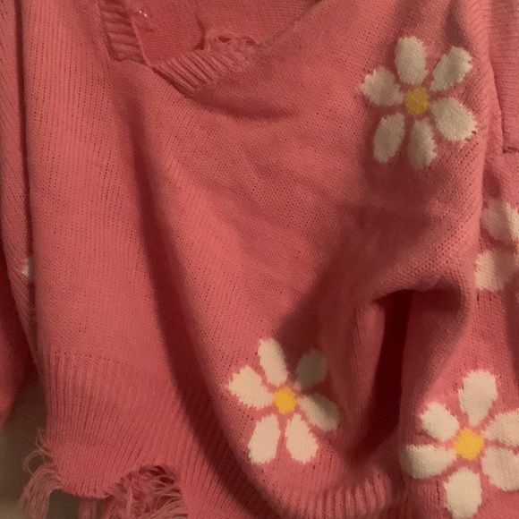 Crop top. Pink with white daises. Size small. - Picture 1 of 2